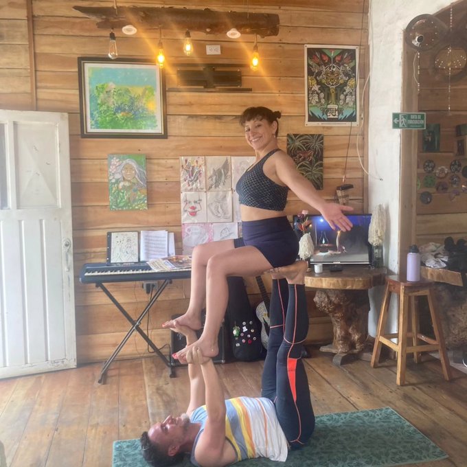 Acro yoga time 🧘&zwj;♀️ https://t.co/b2PtCL3NqY