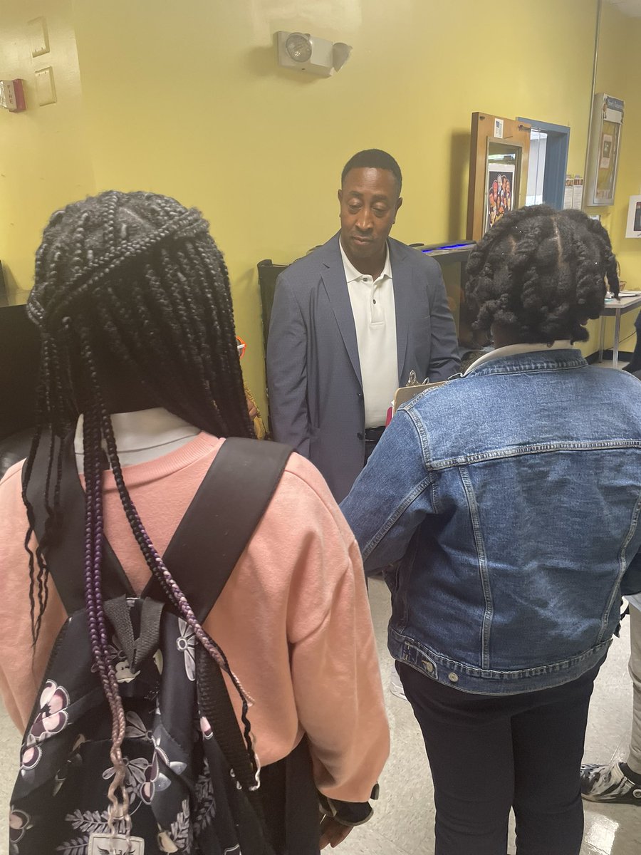 During this month’s primary elections, @MayorTedGreen was stopped by the inquisitive scholars of Garfield Jackson Academy, which led to a hearty dialogue of the importance of school, voting and having a voice in the present for the future! 
#EastOrange
#SoEO