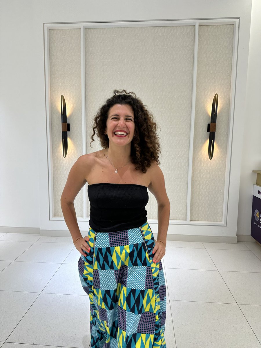 NYC loves my skirt! From one hand of a female entrepreneur, to another, to another it’s a true global collaboration - imagined in Rwanda, sewed by the talented Brazilian seamstress Joana Roacha in Lisboa, and designed by yours truly, a proud Moroccan💃🌍 #EthicalFashion