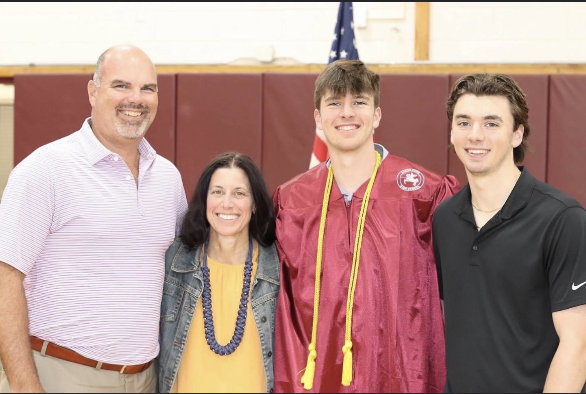 jmg335's tweet photo. One last time in a packed Kingdome…🎓!!

Thanks @KingsmenHoops for all the time, effort, energy and commitment to the program…no doubt some memorable and special moments made over the years. 👑🏀

#25 #5
@JackGarside25 
@MGarside5 
@mjam1031 https://t.co/yw1pFDMioq