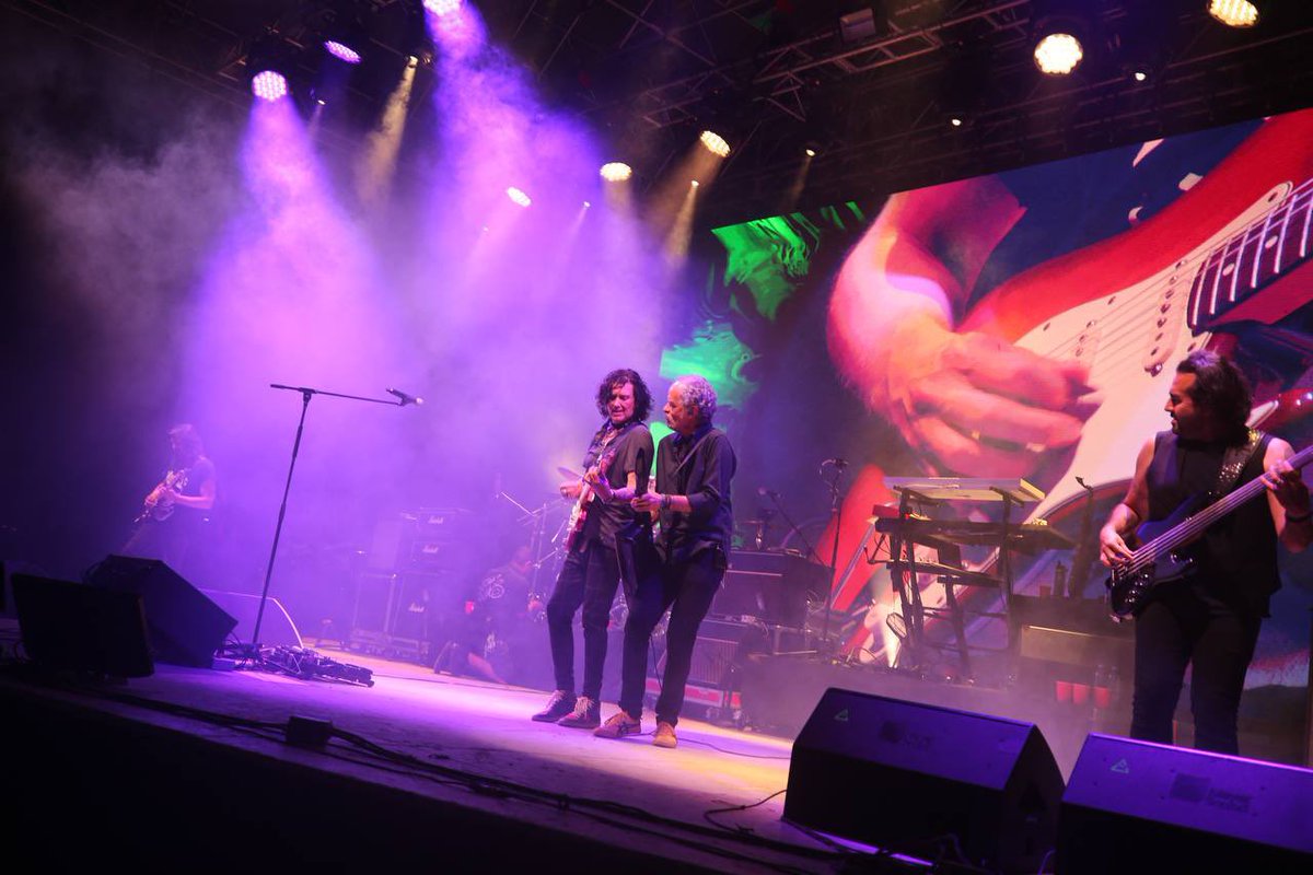 PrisFrancoB's tweet photo. ¡Qué noche la de anoche! Buenos recuerdos y mucho rock con @CAIFANESMEX en #Conchachela. Qué gusto ver un espacio tan característico para los tapatíos como lo es La Concha Acústica repleta y feliz. Mi reconocimiento a todo el @GuadalajaraGob por hacer esto posible. https://t.co/J00yKu2W0e