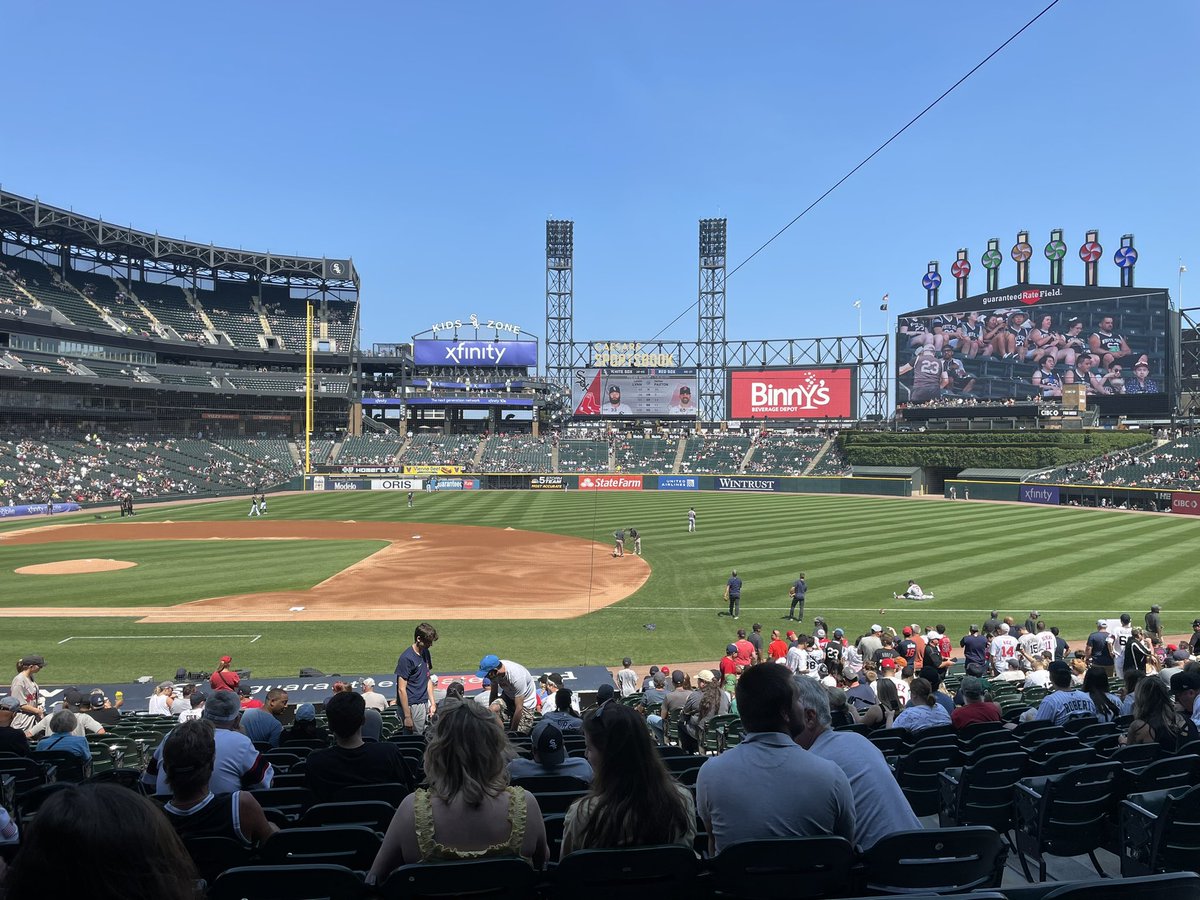 My view for the next few hours. #GoSox (and in the shade) 
❤️⚾️💙