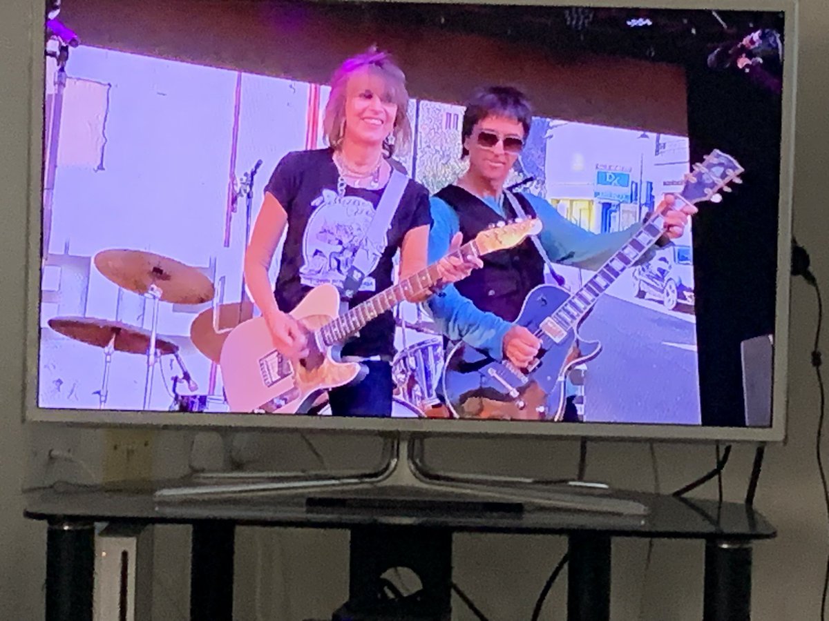 OMG Chrissie Hynde and Johnny Marr!