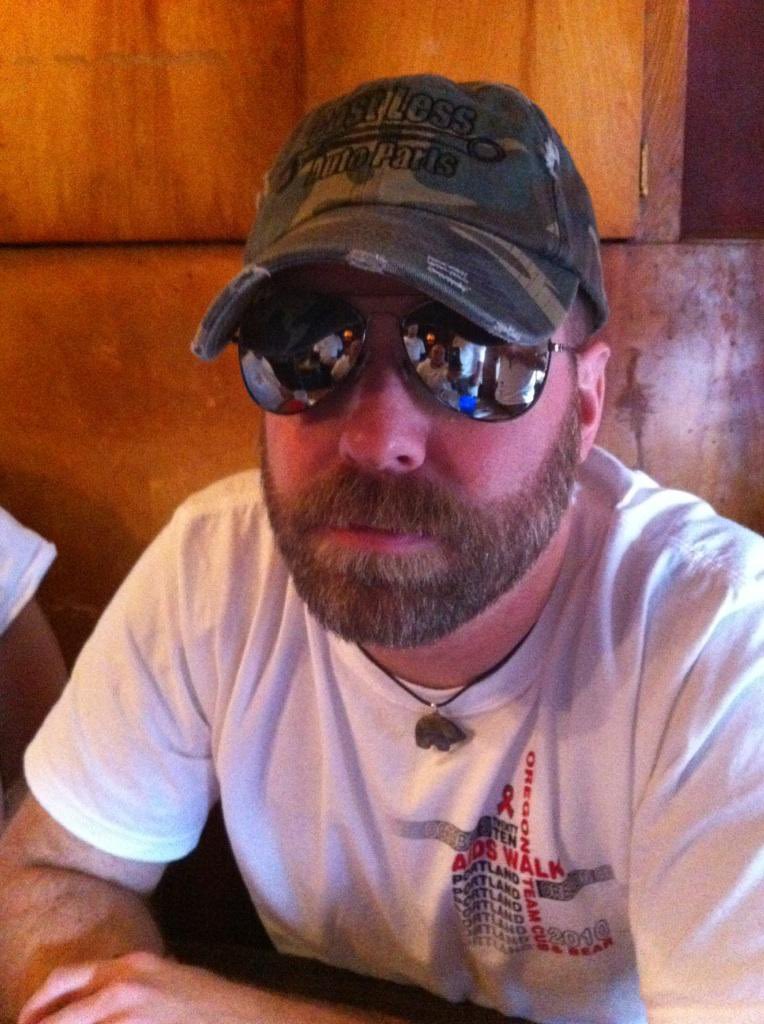 cletusthepimp's tweet photo. Sitting here Thinking about my old friend @Billthebigtruc1 I just found out he was in that submarine. Stay safe out there folks #bushlight #bushlightlover #BrunoMarsPH #Moscow https://t.co/gc2fJfP08N