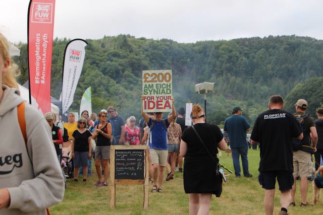 Thanks <a href="/sioellanrwst/">SioeLlanrwstShow</a> for a great day today 🙏- we launched an opportunity to get £200 for an idea that benefits a community in the Conwy Valley - deadline 3 July.... ffiwsar.com/cy/prosiectau/…