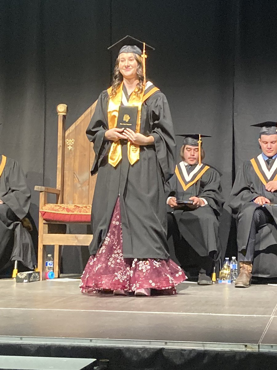 directimpact73's tweet image. #2daughter #highschoolswrapped 🍻