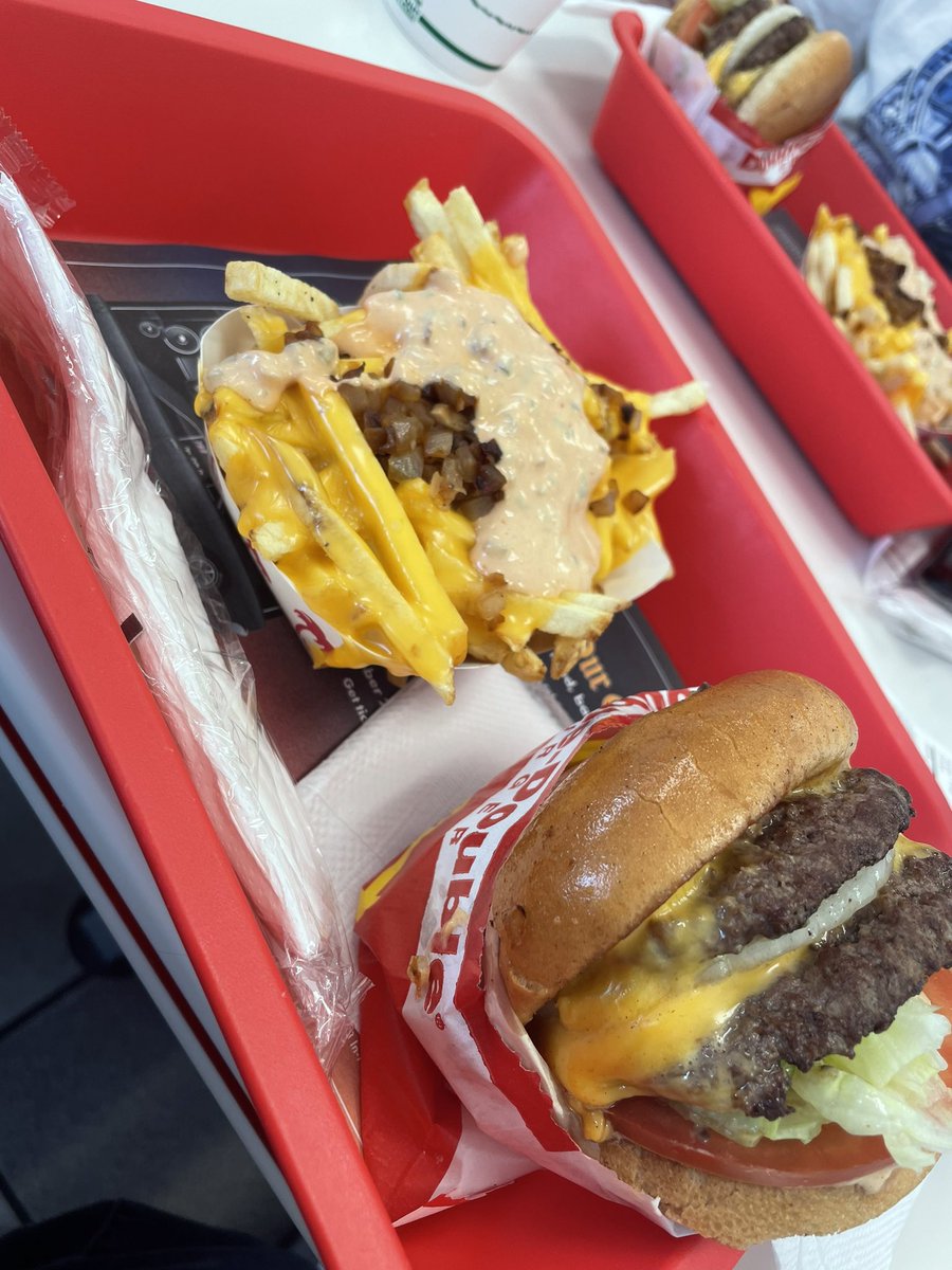 kushtopherpaul's tweet photo. Can confirm In N Out is better than Whataburger and it’s not even close. https://t.co/HnIvHbGoQu