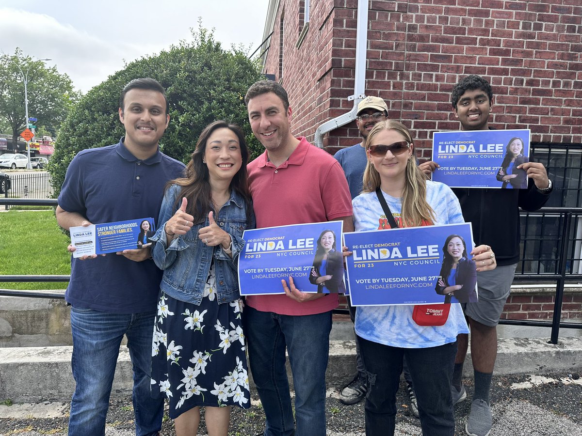 ItsTanbirC's tweet photo. Had a blast organizing our #TeamDinowitz Day of Action to help re-elect Council Members @LindaLeeforNYC and @Lynn4NYC. They are proven leaders we enjoy working with, and look forward to continuing our work with.
Make a plan and go vote! Primary day is Tuesday, June 27! 🗳️ https://t.co/ziTRh87OHT