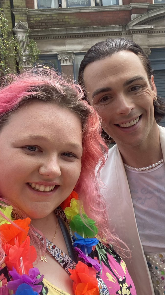 EmilyHewitt12's tweet photo. Loved going to see @JaymiUJWorld at Luton Pride and looking forward to Leicester pride ⭐️❤️. Always amazing to see you @HensleyJackie we finally got a picture together after more than 10 years 😂💖 https://t.co/bV0cZBS1I1