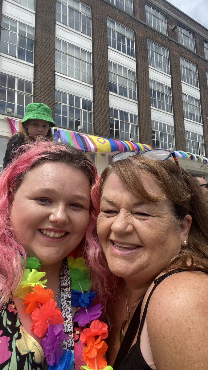 EmilyHewitt12's tweet photo. Loved going to see @JaymiUJWorld at Luton Pride and looking forward to Leicester pride ⭐️❤️. Always amazing to see you @HensleyJackie we finally got a picture together after more than 10 years 😂💖 https://t.co/bV0cZBS1I1