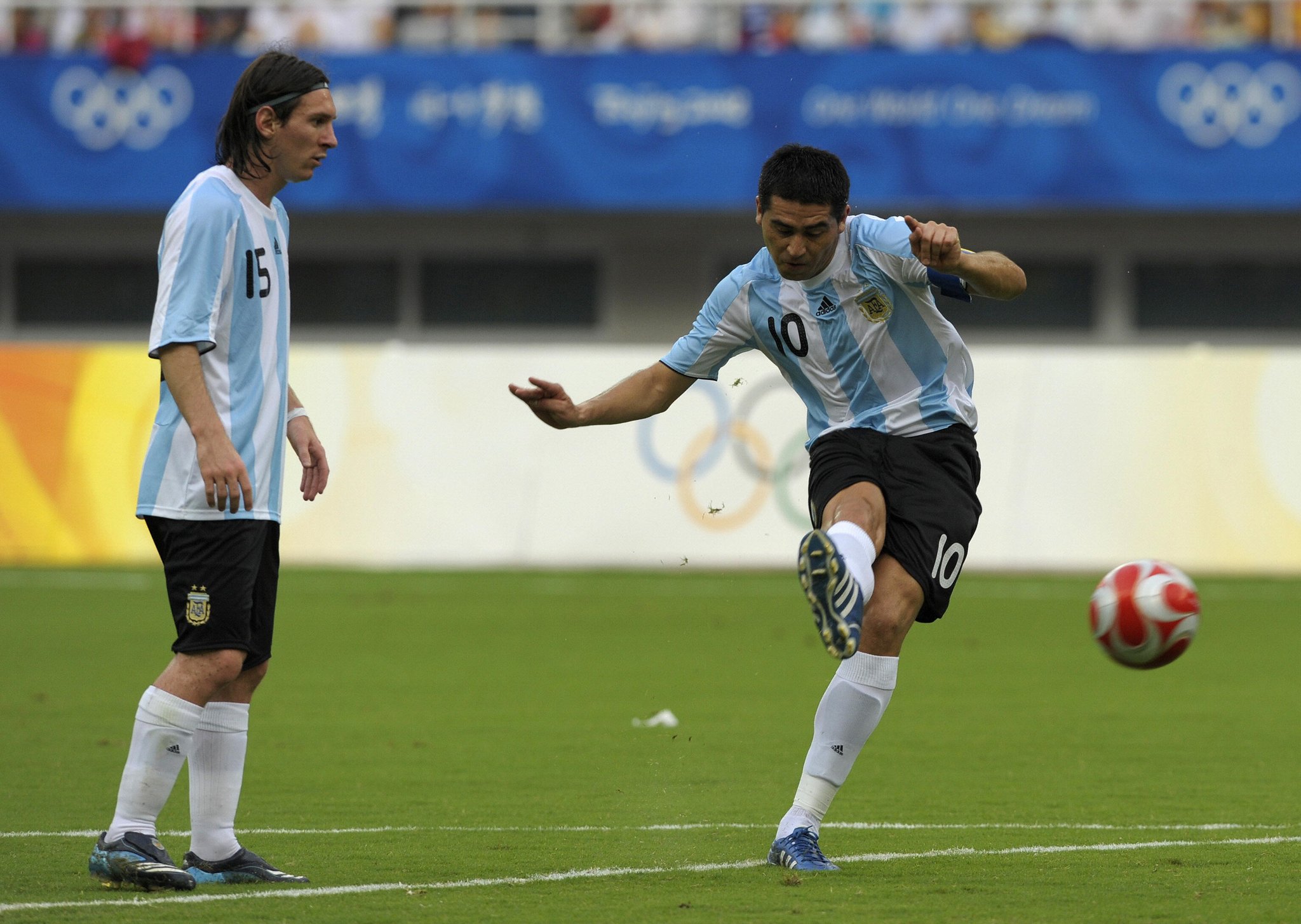 Happy birthday to two of Argentina\s greatest players, Juan Román Riquelme and Lionel Messi.  