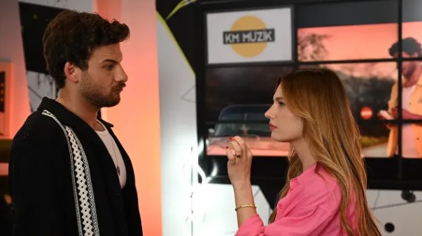 markasinecom's tweet photo. Yaz Şarkısı Gül Kim?

▶️ https://t.co/FfRJ6SWQiX

#YazŞarkısı #MustafaMertKoç #NilsuBerfinAktaş #YazKem #ZehraYılmaz #GülKem https://t.co/VyG3hrAjQM