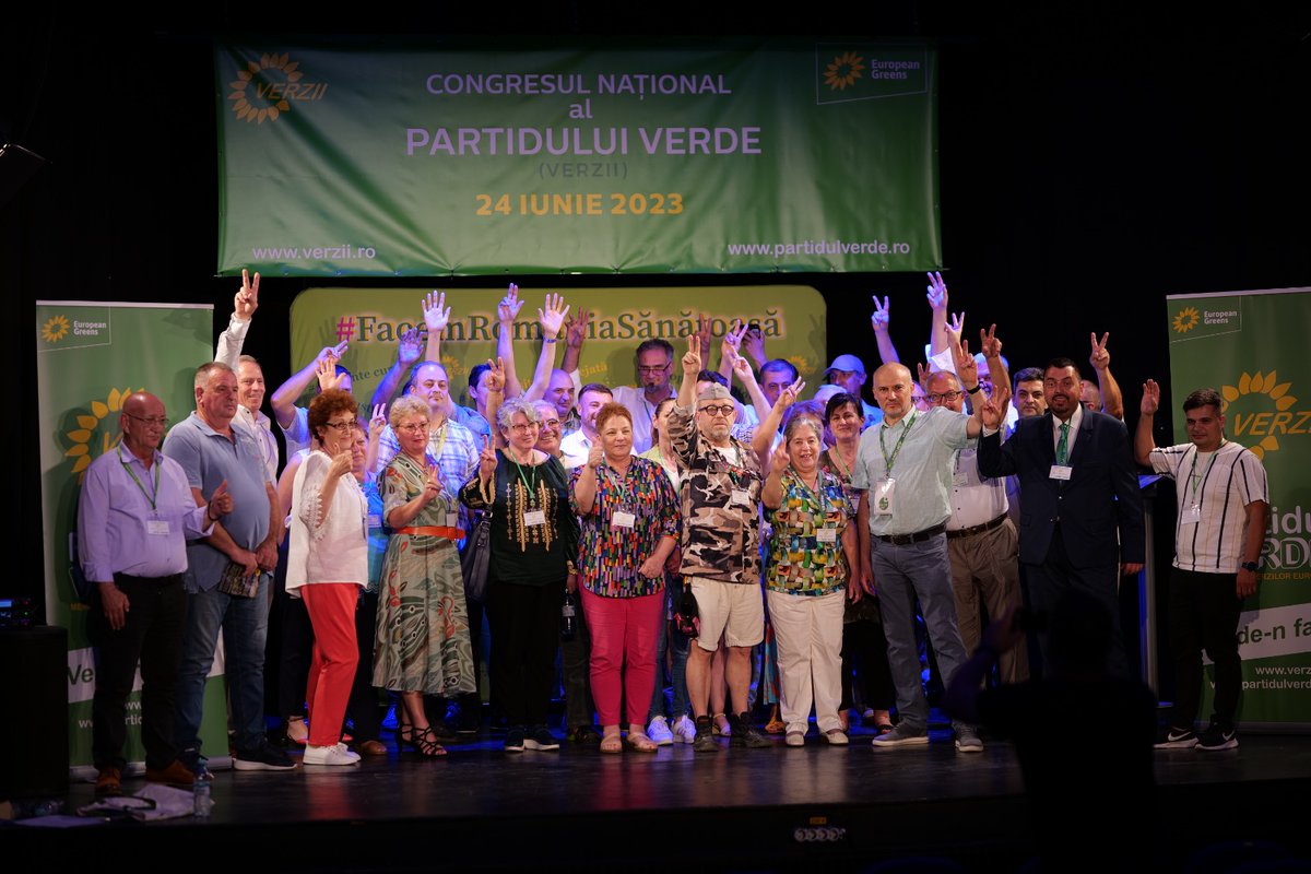 verzii's tweet photo. Astăzi a avut loc la București Congresul Național al Partidului Verde unde a fost ales un nou BPN. Alături de președinții de onoare, Florin Călinescu și Liviu Mihaiu, #verzii lupta pentru justiție socială si de mediu și pentru democrație participativă.👉https://t.co/bQoQ3h5FIL https://t.co/LiE2HDXnbq