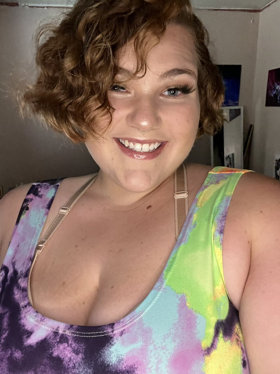 Purple2Princess's tweet photo. Let me distract you for a second💕 https://t.co/f1BifpuUSX