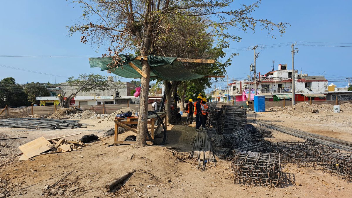 SEDATU_mx's tweet photo. Con el Programa de #MejoramientoUrbano construimos un Centro de Desarrollo Comunitario en la colonia Benito Juárez de Mazatlán, #Sinaloa.

El secretario @MeyerFalcon recorrió la obra que tendrá espacios culturales, deportivos y oficinas de servicios municipales.

#MazatlánLate❤️ https://t.co/e319D7mqih