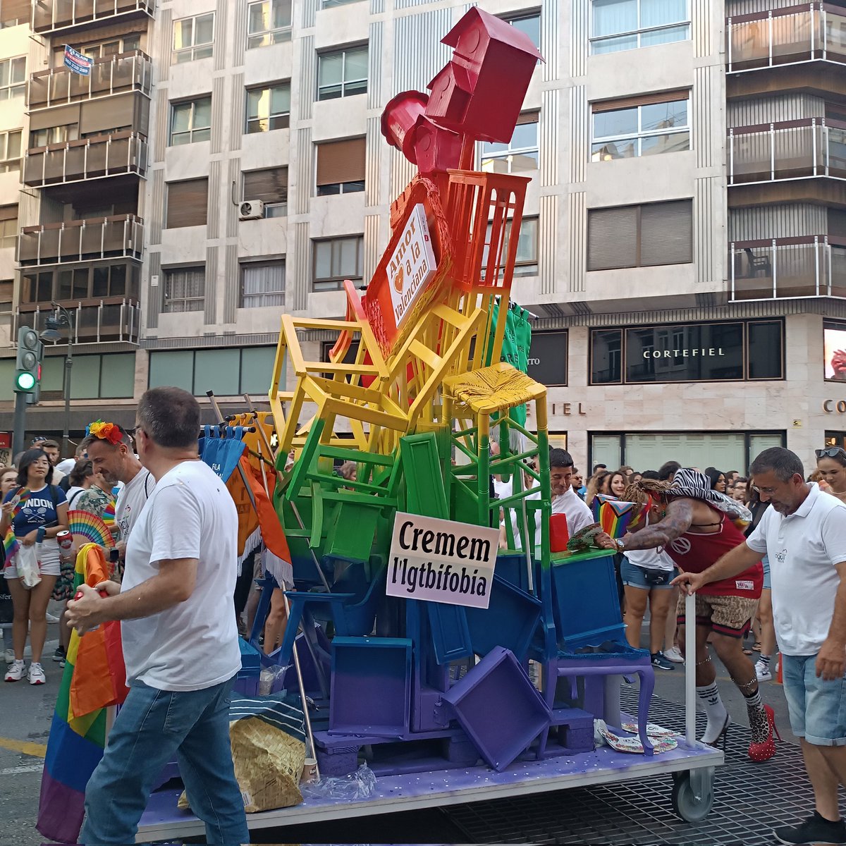 alycia_el's tweet photo. #OrgulloLGBTI #OrgulloValencia #PrideMonth2023 #Valencia #Fallas https://t.co/0FcoLyzJHy