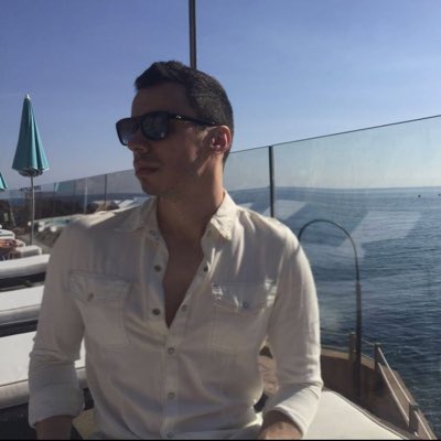 paulocandaten's tweet image. #welcometomatrix