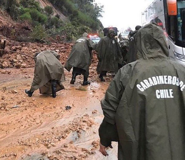 Favor si tienen fotos de indultados, primeras líneas y/o beneficiados de pensiones de gracia en labores de búsqueda, rescate y despeje de caminos. Solo llegan fotos y videos de Carabineros arriesgando sus vidas por todos los chilenos, sin distinción! Gracias @Carabdechile 💚🇨🇱❤️