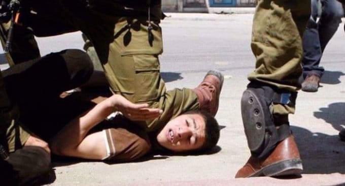 🇵🇸 #Apartheidisrael occupation terrorists terrorize and torture a Palestinian child.