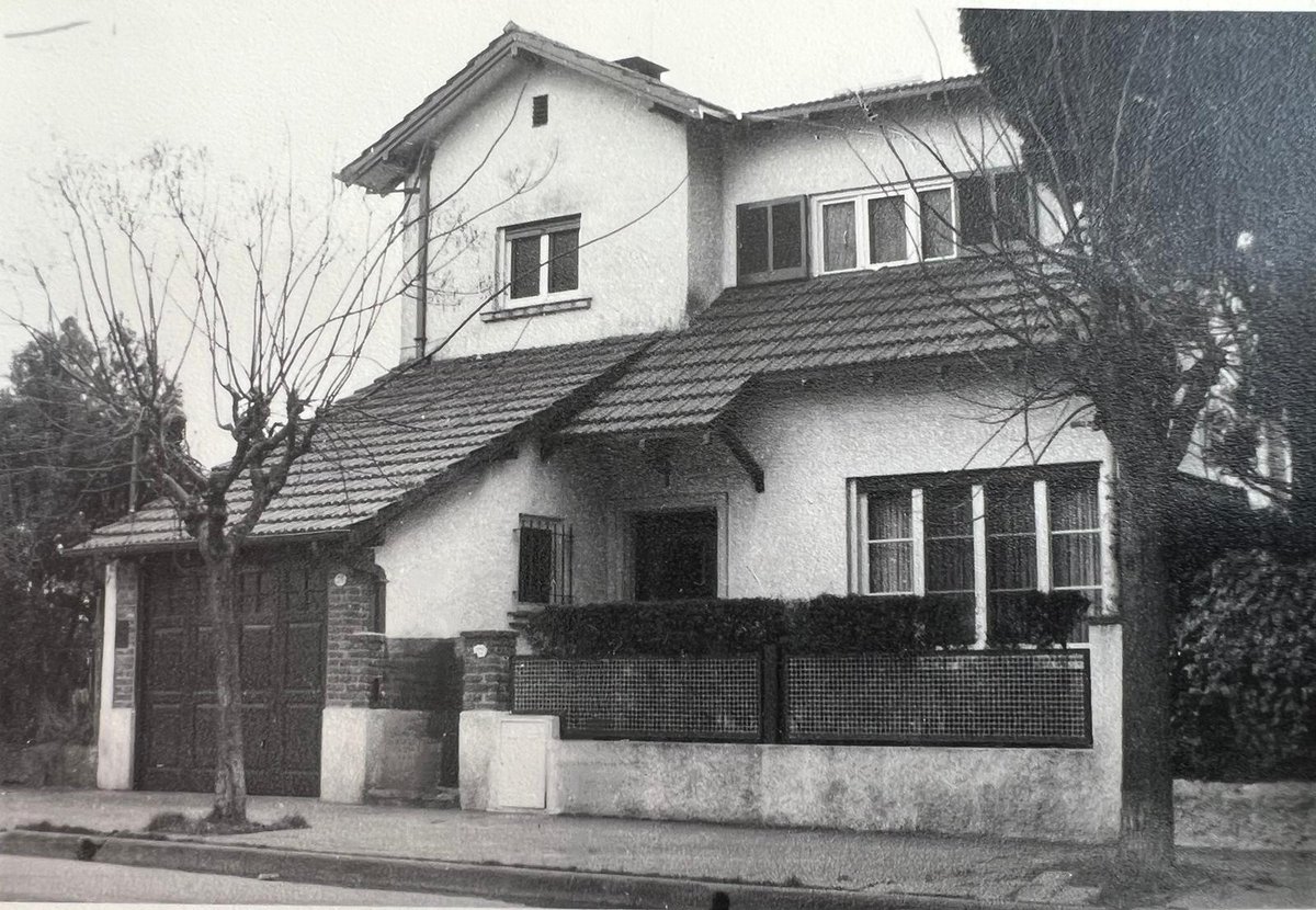 ApothekerinDie's tweet image. #twittermagic?
Kann jemand retweeten, bis es Kreise aus Buenos Aires erreicht, die Hinweise auf dieses Haus (Bild aus den 60ern) im Teil Martinez geben können?
Gesucht ist ein ehemaliges Wohnhaus. bzw die Straße.