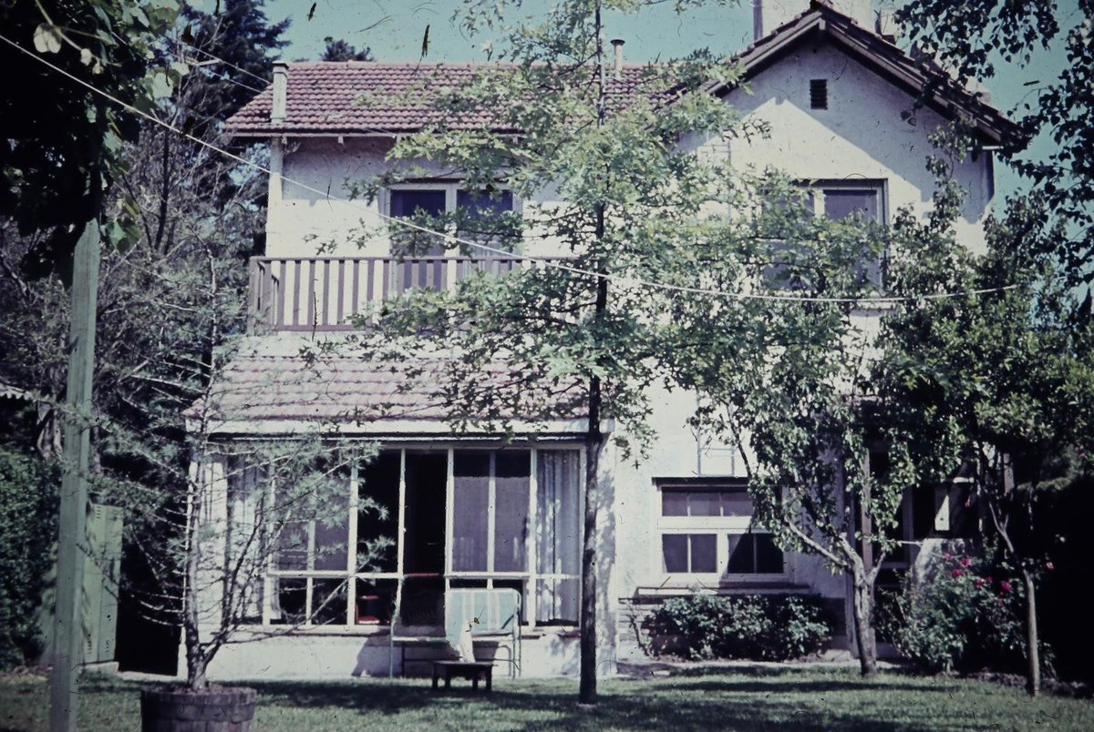 ApothekerinDie's tweet image. #twittermagic?
Kann jemand retweeten, bis es Kreise aus Buenos Aires erreicht, die Hinweise auf dieses Haus (Bild aus den 60ern) im Teil Martinez geben können?
Gesucht ist ein ehemaliges Wohnhaus. bzw die Straße.