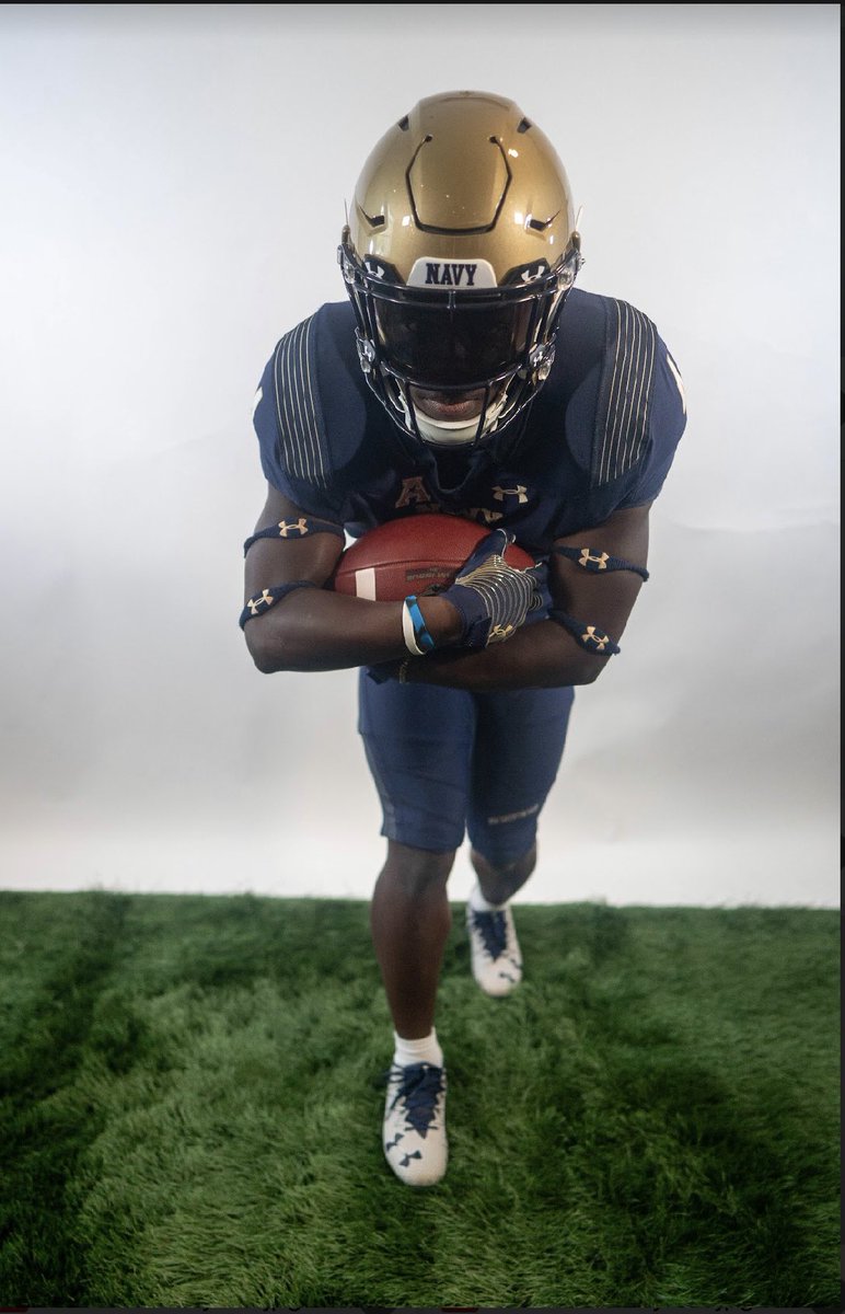 Had a great visit @NavyFB. @CoachWimberly & @_CoachNew made me and my family feel at home. @denisecato70 @On3Recruits @JerrandN @912Sports @sportslifetalk @GrindLifePro