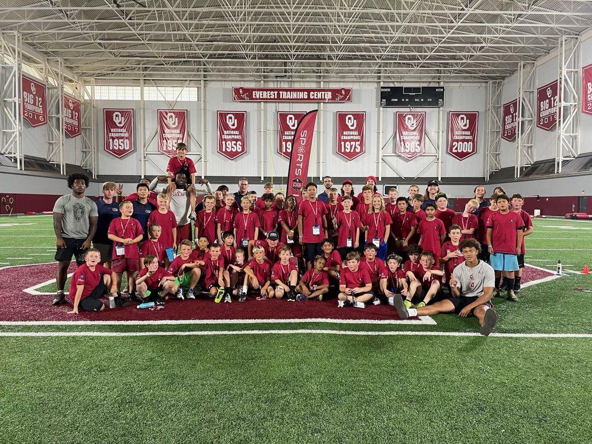 OU_Athletics's tweet photo. Full day of NIL activities for @OU_Softball, @OU_WGymnastics, @OU_WSoccer &amp; @OU_Football! ✍️ ⚽️🏈

#BoomerSooner https://t.co/QDD04vzGBw