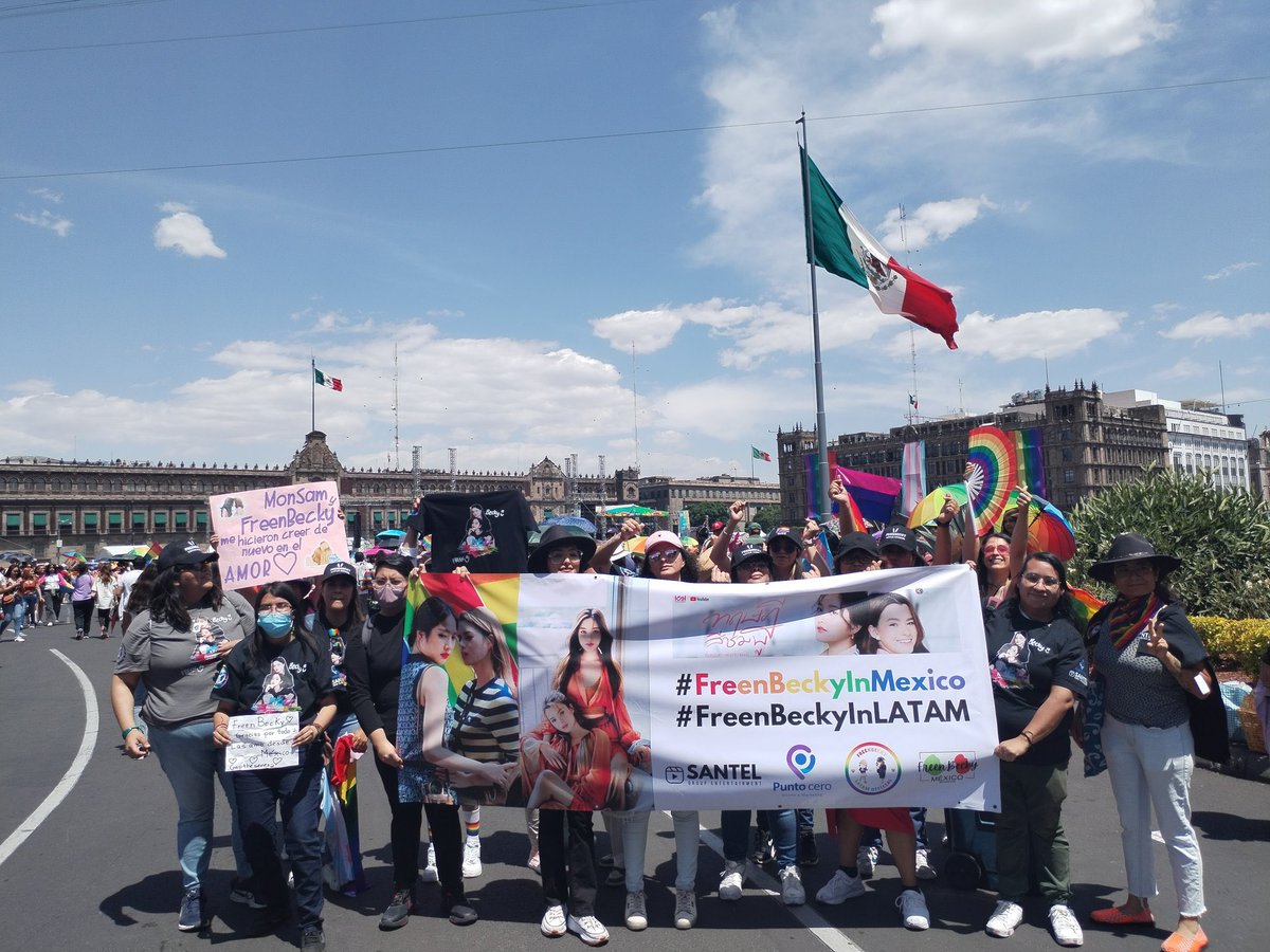 Freen y Becky presentes en el Pride de Ciudad de México 🏳️‍🌈🇲🇽

Ya estamos en el Zócalo!!!
#FreenBeckyInMexico
#FreenBeckyinLATAM 

#ฟรีนเบค #srchafreen #beckysangels #freenbecky