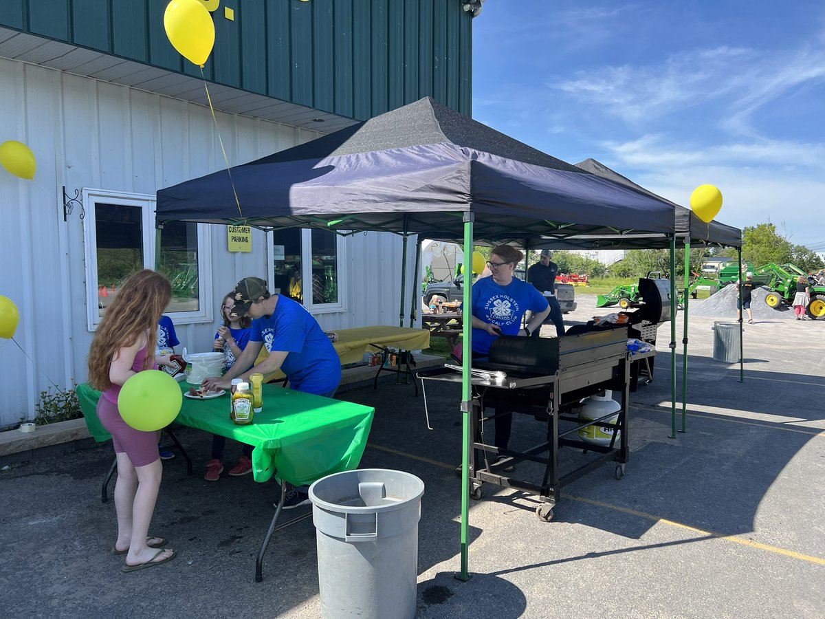 Tweeterbum87's tweet photo. The drinks were cold, burgers &amp; hotdogs were delicious and the bouncy sports Center was loved by all! 💚🥳🎉 https://t.co/T1g1AphIXs