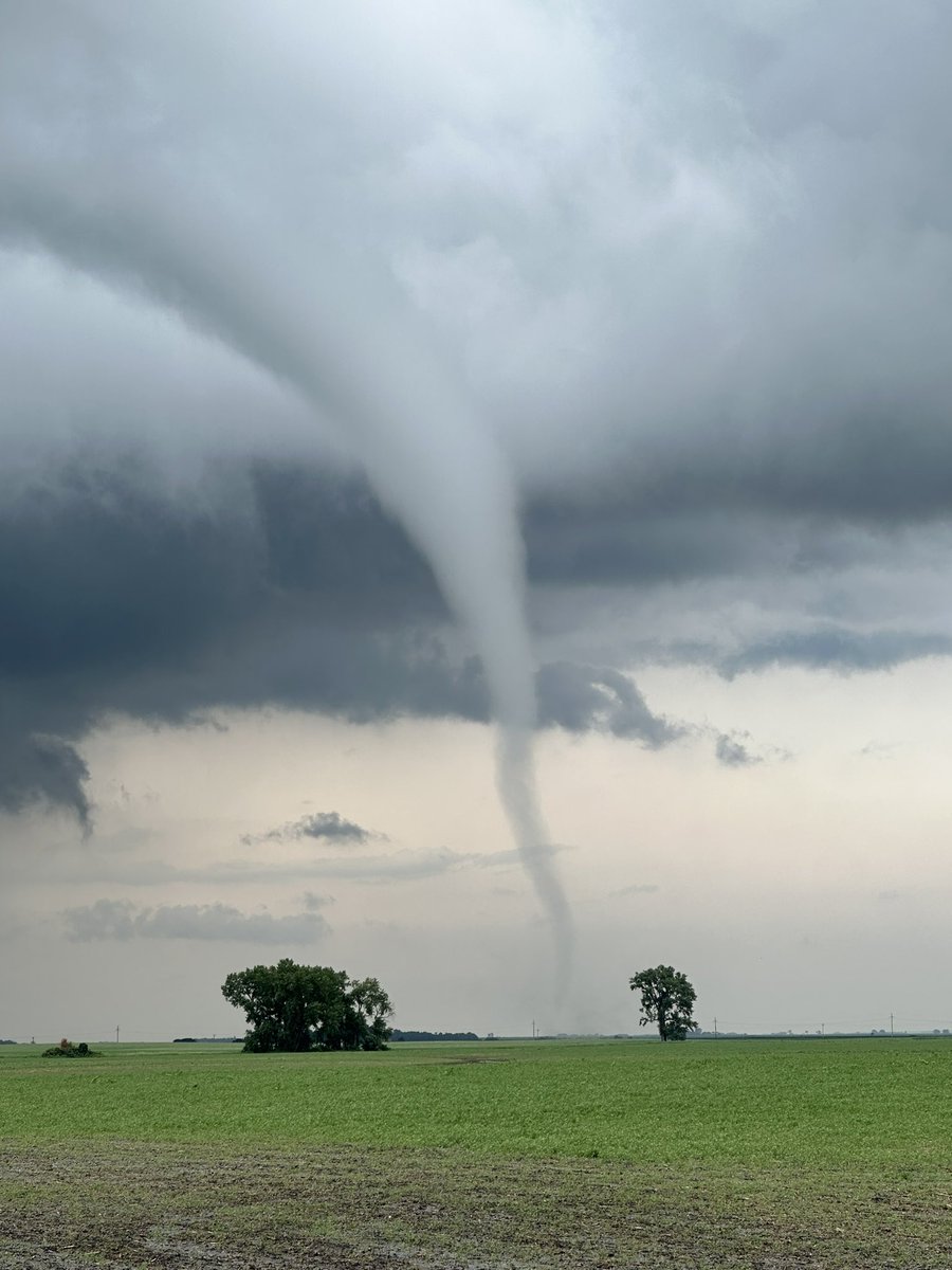 @NWSGrandForks CONFIRMED TORNADO North of Lake Park MN #mnwx