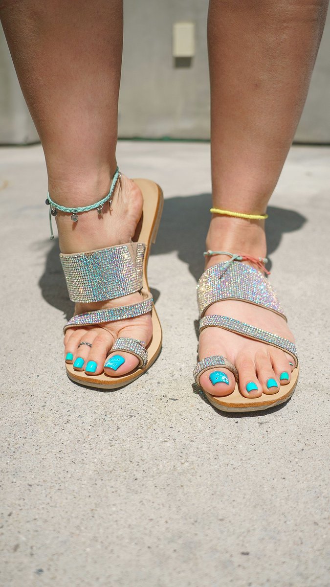 Aderes Quin @quinnyspiggies on Twitter: "Face and feet 🥰"