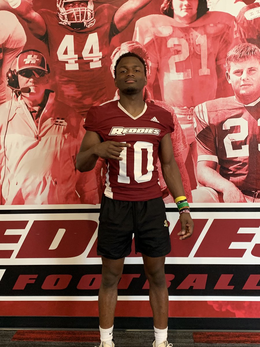 denhamgooden5's tweet photo. Had a great camp today at @ReddiesFB , thank you @Lliott_Curry and @ReddiesCoachMax for having me! https://t.co/UUv9wQ9HmA