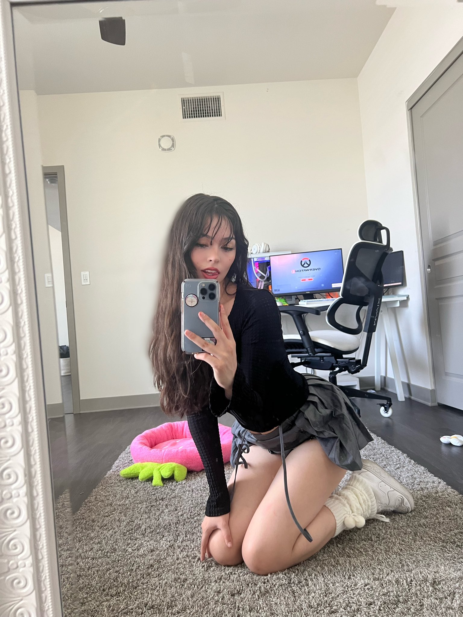 srah🍓 on Twitter: "Me or your anime crush https://t.co/hYfo8D0tn1