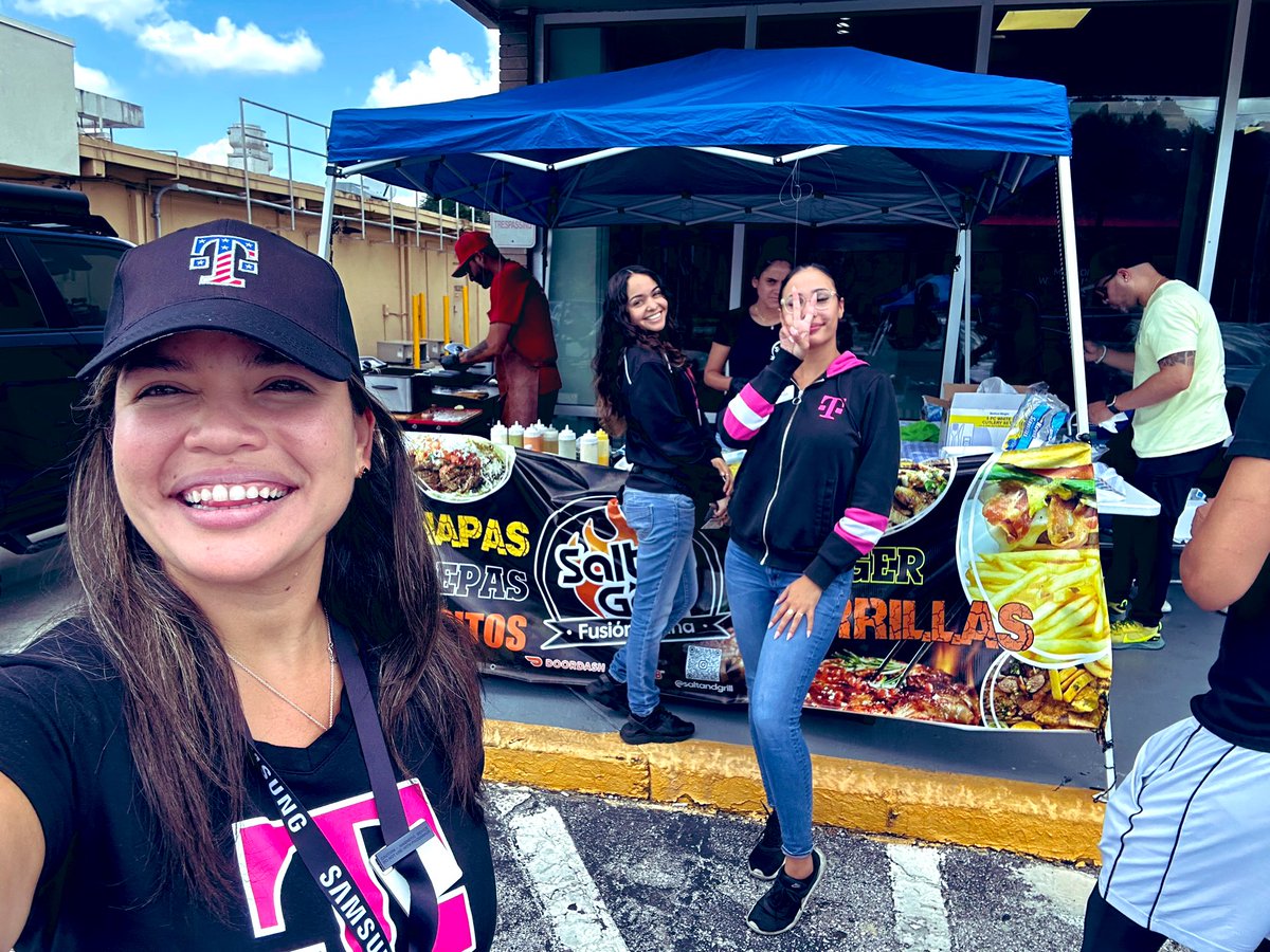 SteffiCarrascal's tweet image. Customer Appreciation Day at 7594 

Customers who become family ♥️💃

#saltandgrill #oneteam #teammagenta
