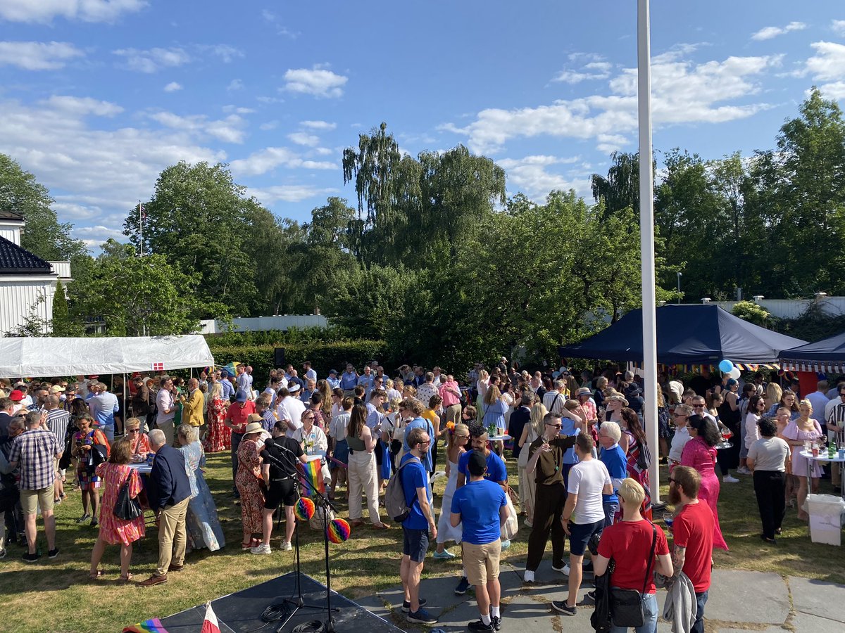Thrilled 🇨🇦 hosted annual Diplomatic Pride event in Oslo this week — showing strong support &amp; solidarity for #OsloPride 🏳️‍🌈 #LGBTQI in 🇳🇴 &amp; internationally. 

Huge thanks 🙏  to friends in Diplomatic Community — you made it all possible ☀️
🌈💙❤️♥️💕🏳️‍🌈