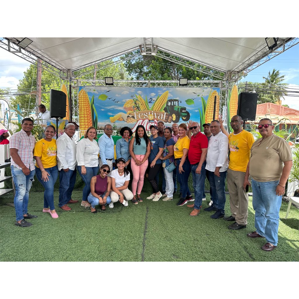 LoConsumeRD's tweet photo. 🥇 Dedicado al pdte. @luisabinader
🇩🇴 #ConsumeLONUESTRO
📲 @LoConsumeRD #FEDA

🫵 No te lo puedes perder.👇
¡Acompáñanos! Los esperamos… 🤗 https://t.co/5ETJZRuyz8