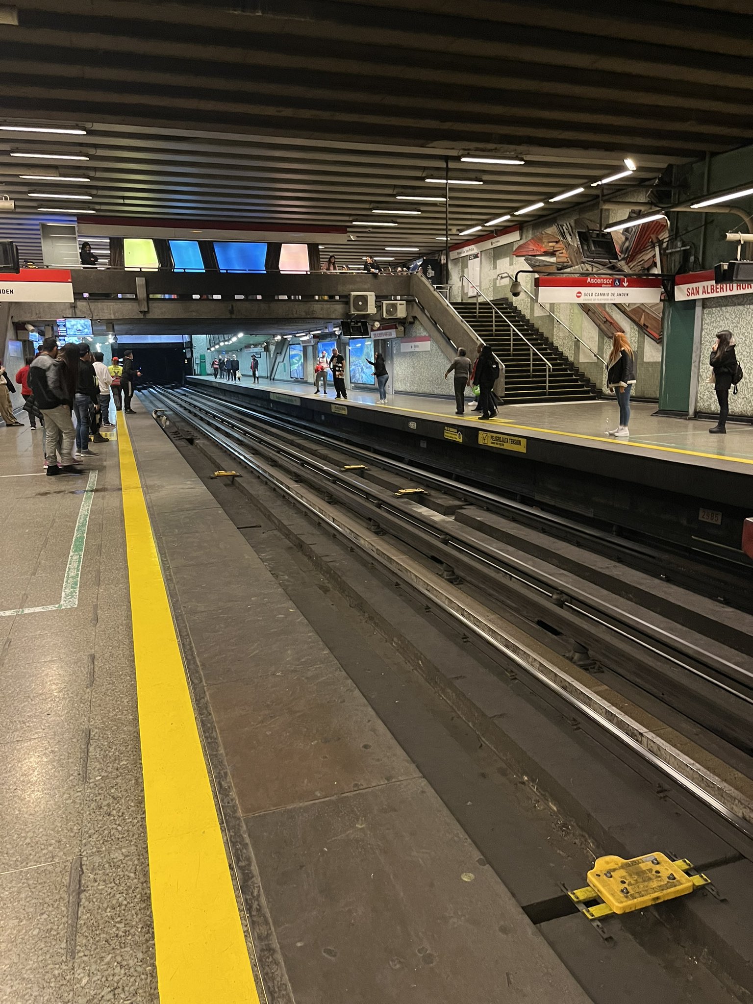 Metro de Santiago NuevoViaje on Twitter "Iqqasinotquiero Estamos con un corte de corriente