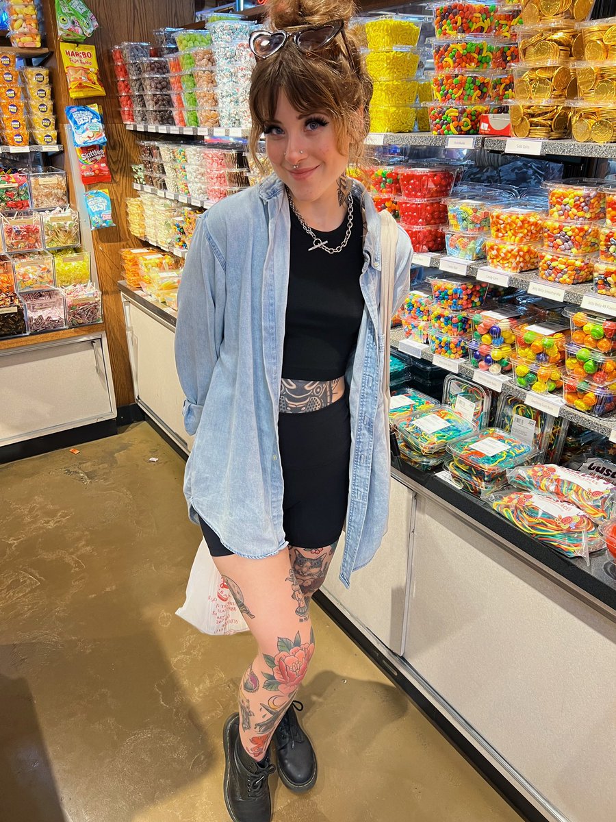 awlivv's tweet photo. you see this tattooed fox reaching for the candy corn. how do you open? https://t.co/5GLTg2UwGI