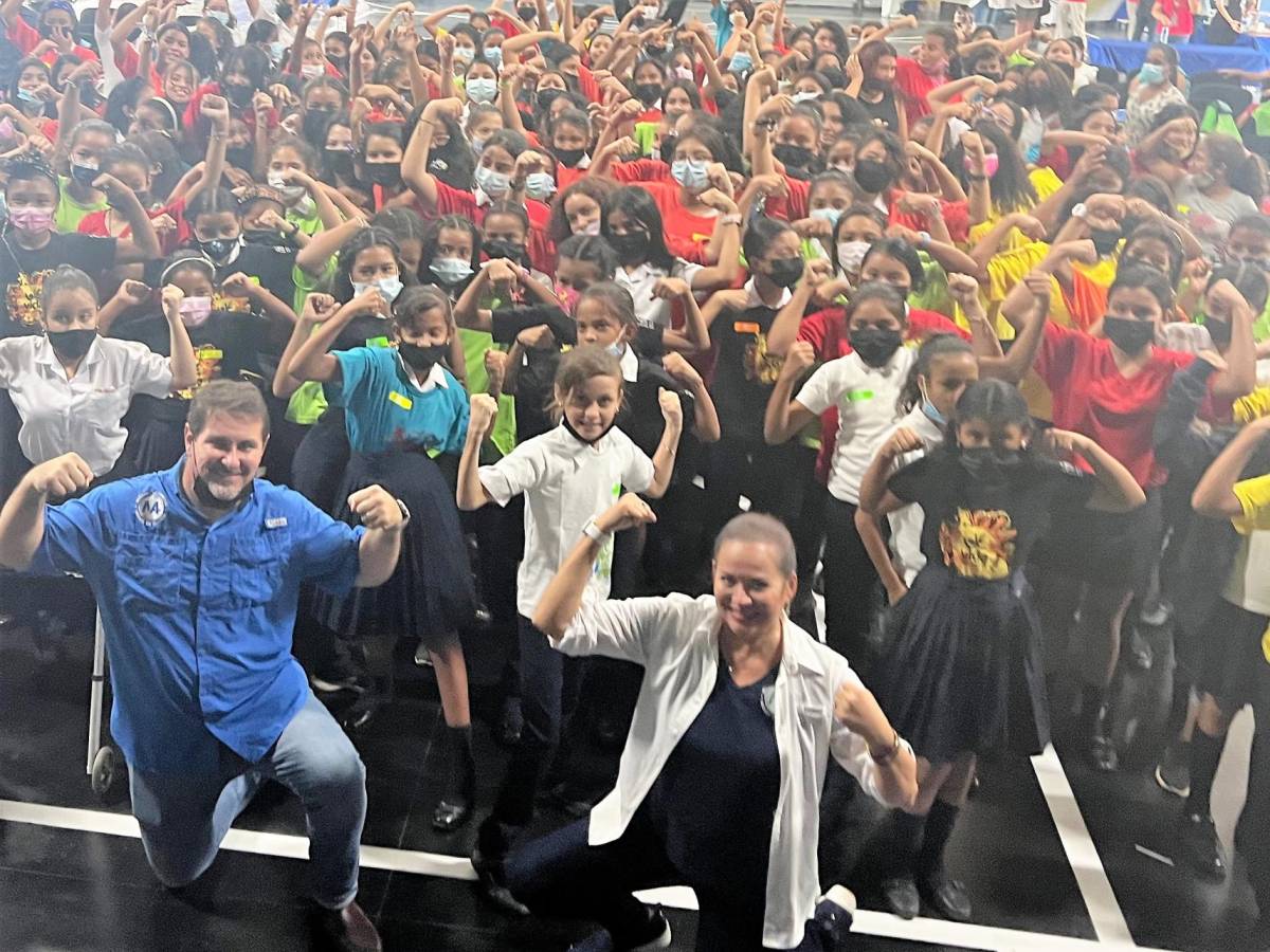 Robvegabaudrit's tweet photo. Con el fin de sembrar la semilla del STEM, en mayo, 180 niñas de 12 escuelas de Guanacaste, participaron en un evento liderado por la Fundación Mission Activation Charity. Participaron la UCR, la ANC, el MEP, el CFIA, el TEC y el LANOTEC CENAT. 
Cortesía: https://t.co/6IISrVfEYe https://t.co/sPmyk7kGYo
