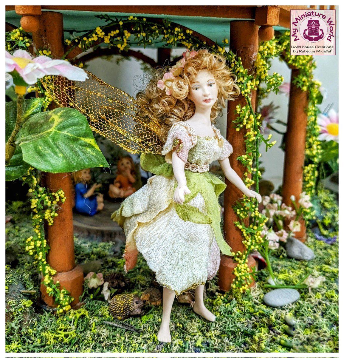 Today is the International Fairy Day. Meet Brier my dear fairy that lived in the Fairy's Nook. 
#dollshouse #miniatures #miniaturist #internationalday #fairyday #fairy #internaltionalfairyday #brier #picoftheday #photooftheday #pictureoftheday