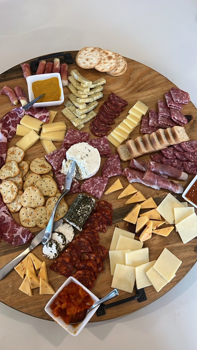 slc_tex's tweet photo. Friday night snacks 🧀 https://t.co/Z54re6QAwg