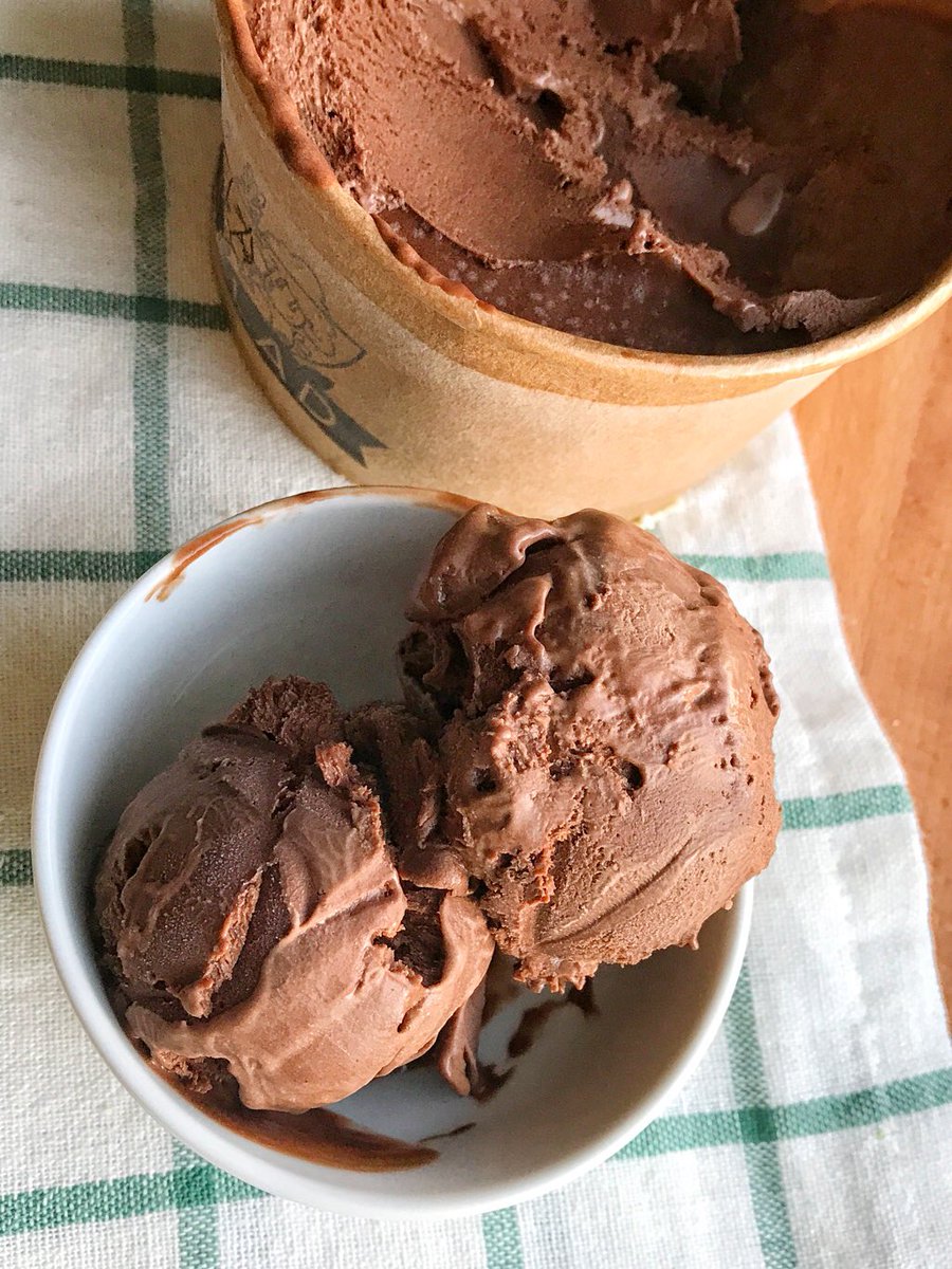 Yumurtasız..dondurma makinasız
ÇİKOLATALI DONDURMA
.
#çikolata #çikolatalı #icecream #chocolate #chocolateicecream #dessert 
.
Youtube :youtu.be/tX_iDD3shAQ