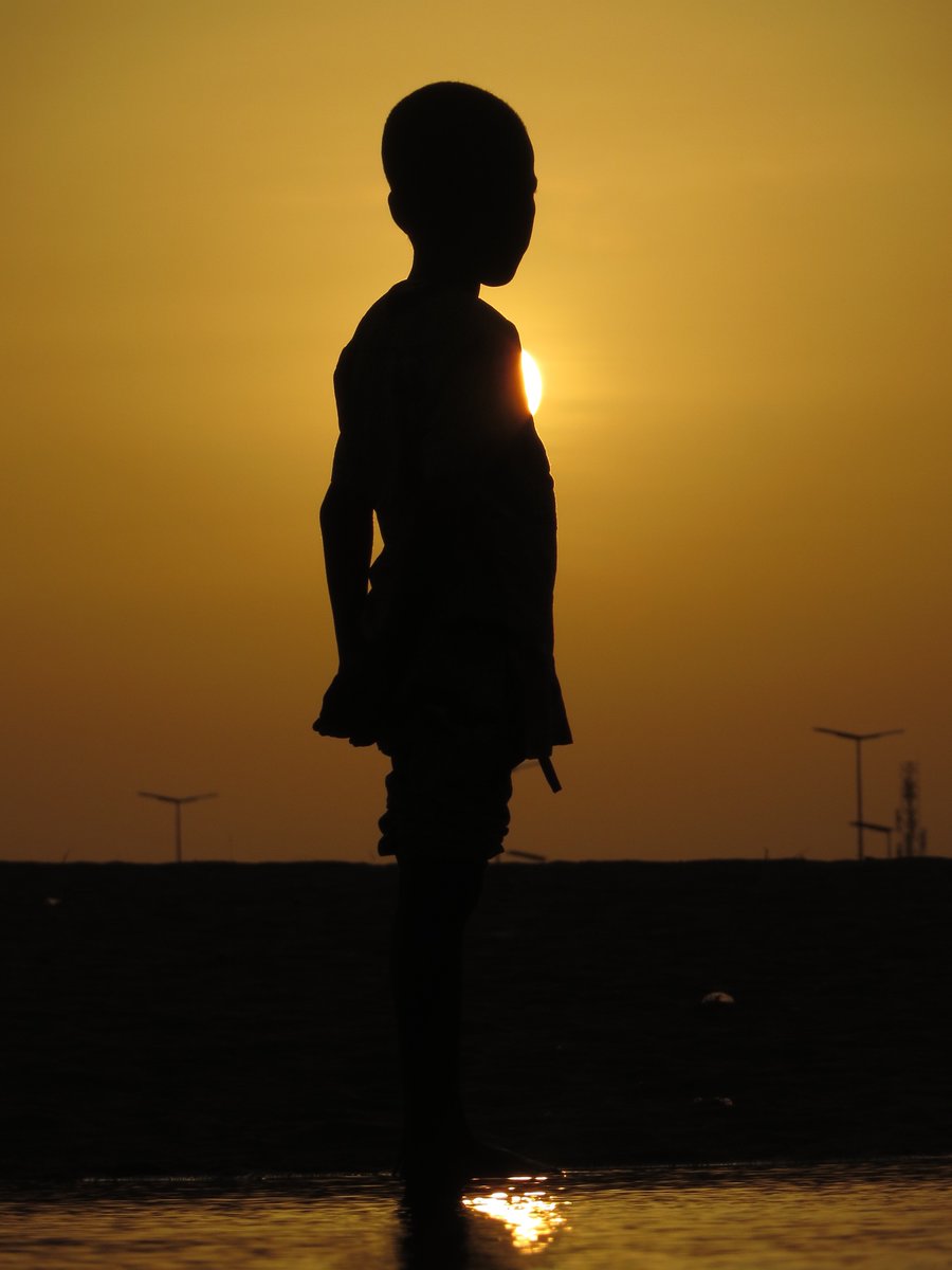 📸: Me
Samedi ✅✅✅
RDV demain pour finaliser Notre série photo 😊❤️.
Ton travail est ce qui fait ressortir les différentes nuances de lumière du diamant brut que tu es!✌️
 #sunset #photo #art #sun #benin