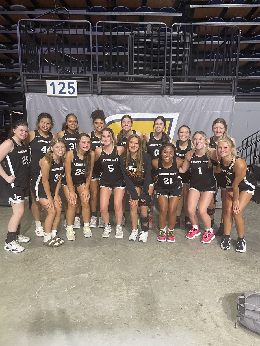 had a great time at UTC today! so excited to see what this team will be able to accomplish! love learning from <a href="/ssc_shelley/">Shelley</a> 🧡🖤🧡🖤