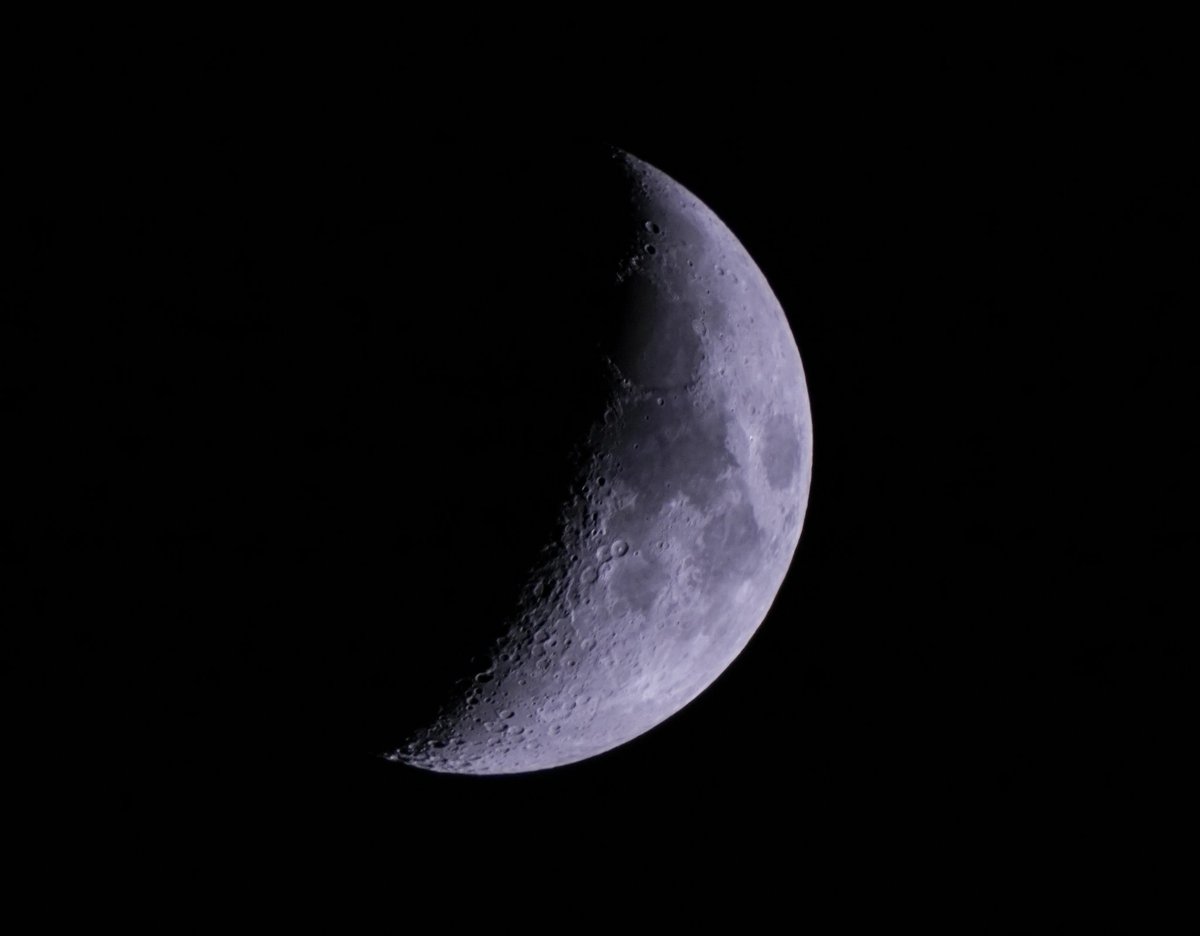 One more night...
.
.
#buonanotte #foto #luna #moonlight #sky #cielo  #sunsetlovers #lunadejunio #moon  #buenasnoches #fotografia  #goodnight   #photography  #instamoon #artphoto  #photooftheday #photo #lunacreciente  #crescentmoon #moonlovers #bonnenuit #instamoon