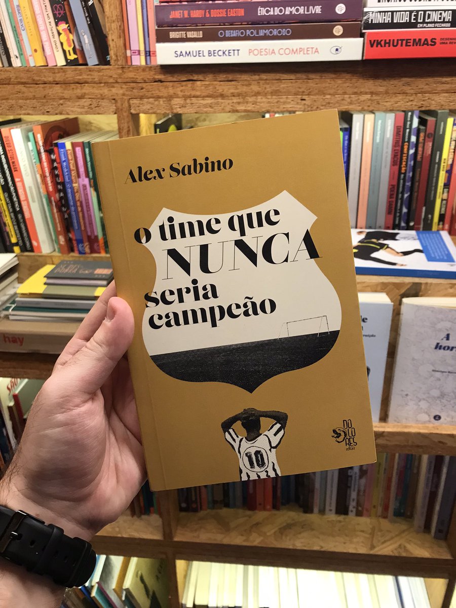 Em São Paulo, na <a href="/bancatatui/">Banca Tatuí</a>, você encontra os livros da <a href="/dolores_editora/">Dolores Editora</a>. 

<a href="/luaguiar13/">Luiza Aguiar</a>, <a href="/victorhugon/">Hache</a> e <a href="/alexsabino/">Alex Sabino</a> brilhando nas estantes da Banca!