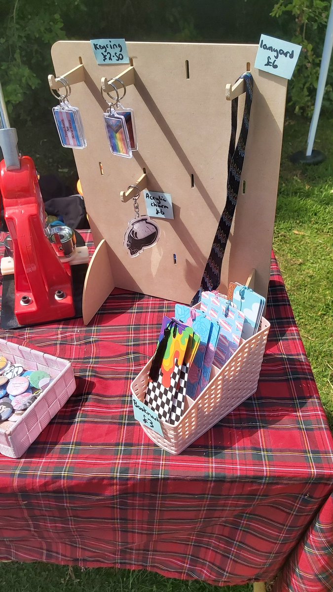 VintageNemo's tweet photo. Had a blast at @StroudPride . It was such a fun and sunny day. Thank you everyone who said hi and now I'm hyped for my next market! https://t.co/mkoyYLo1Yf