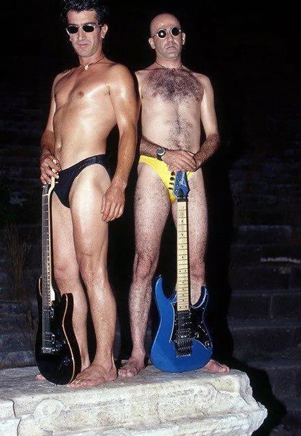 Şöyle bir hüzün var üstümde