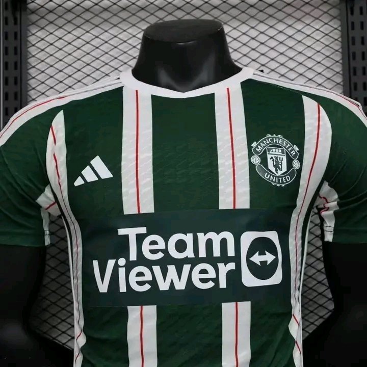 OFDLighthouse's tweet image. Your thoughts on United's away kit for 2023/24? 💚🤍 Up Man U 💯

Follow — @OFDLighthouse
@10Hag_Reds @BigAndo7 @ayanfe_vibes22 @UTDmohaste