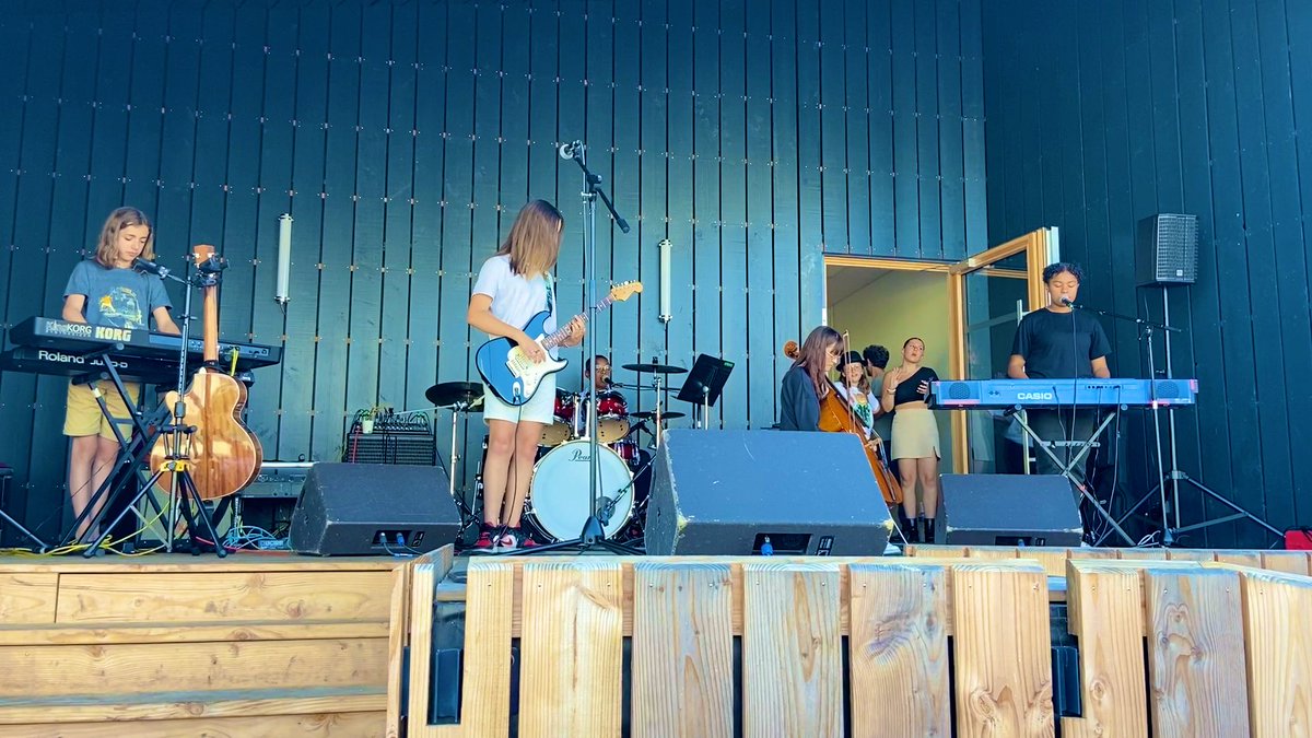 🎵🎤Et hop un petit dernier pour la route avant de nouvelles aventures l’année prochaine avec plein de surprises et de nouvelles compos ! Bonnes vacances  ! <a href="/LaCarene/">La Carène</a> #EAC